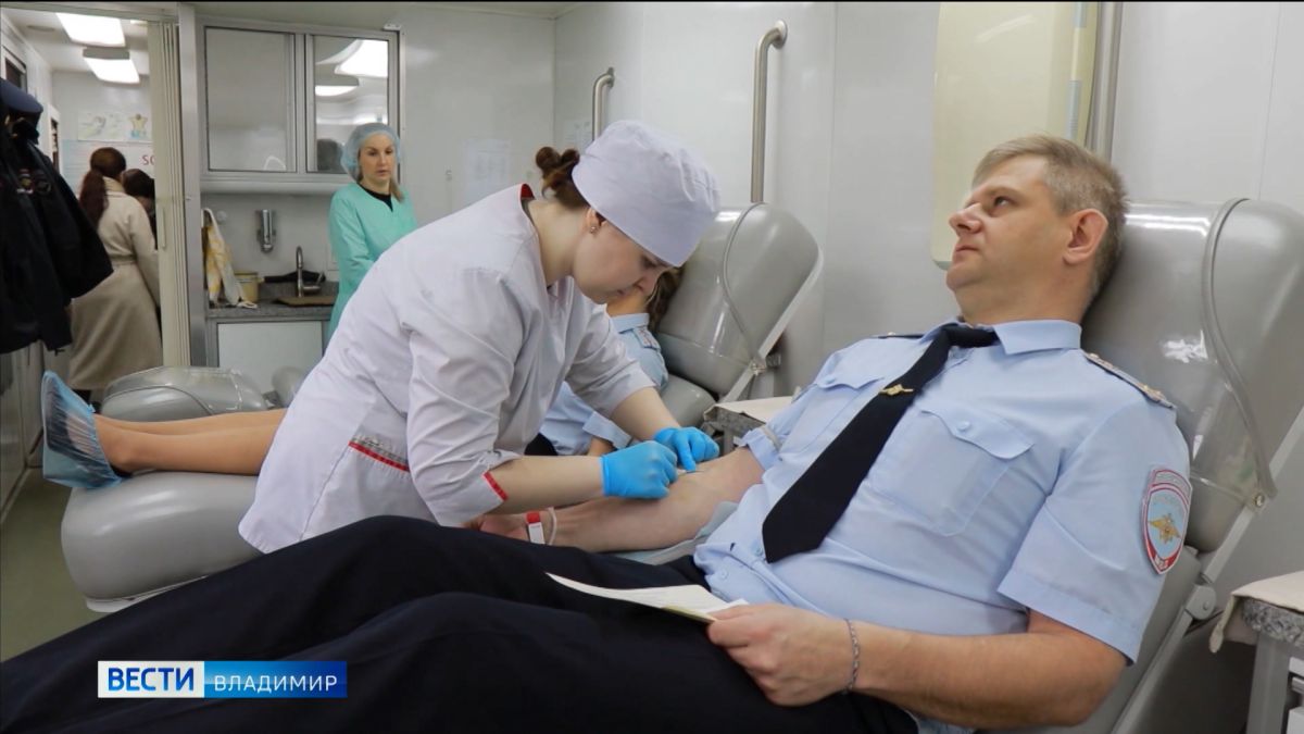 Владимирские полицейские сдали кровь ко Дню донора
