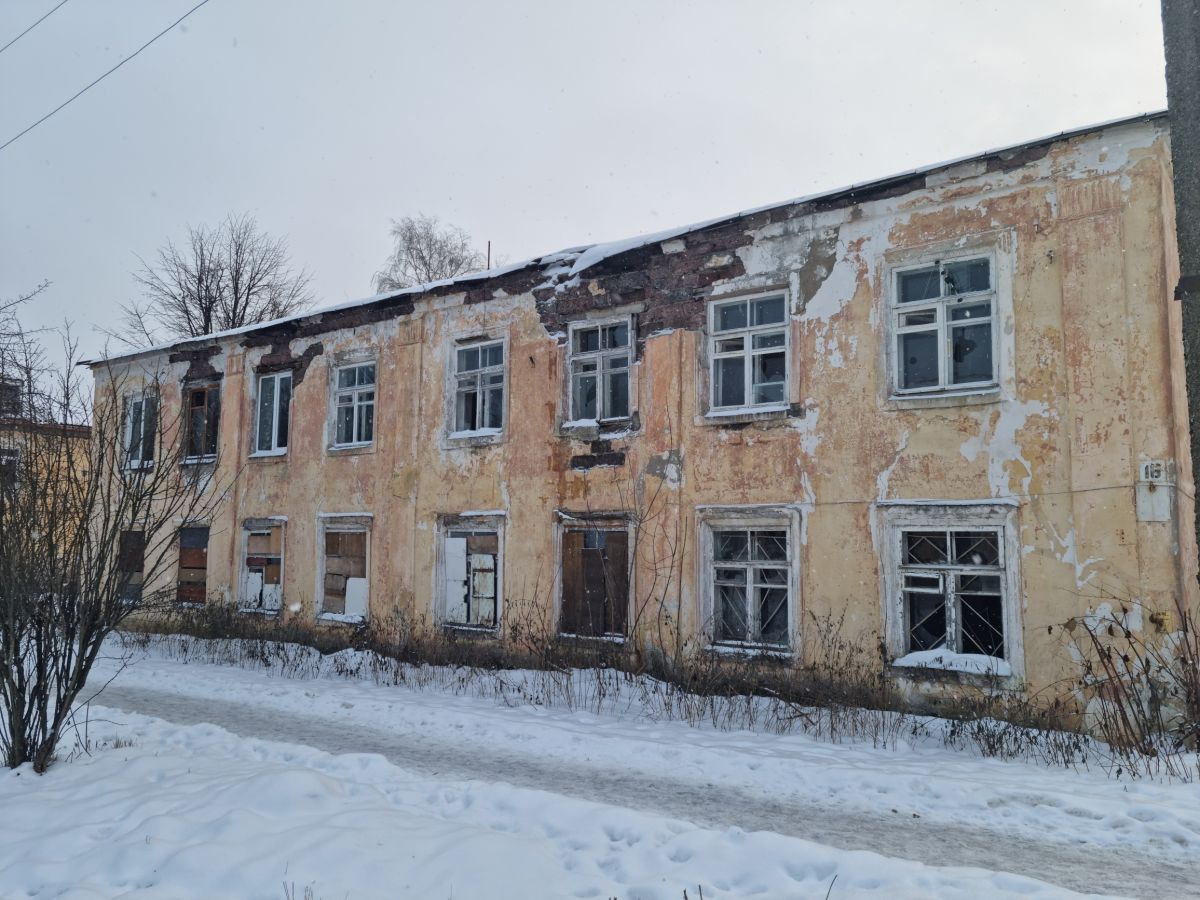 В Гороховце прокурор добился сноса очередного аварийного здания