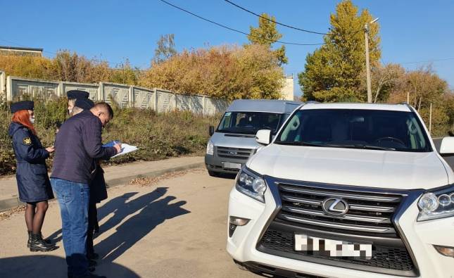 Владимирский предприниматель оплатил долг по налогам в 1,5 миллиона рублей после ареста "Лексуса" и "Тойоты"