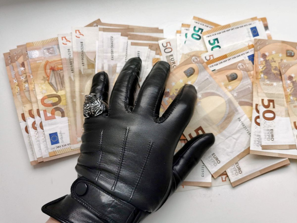 ФСБ раскрыло во Владимире махинации замдиректора банка на 60 миллионов рублей