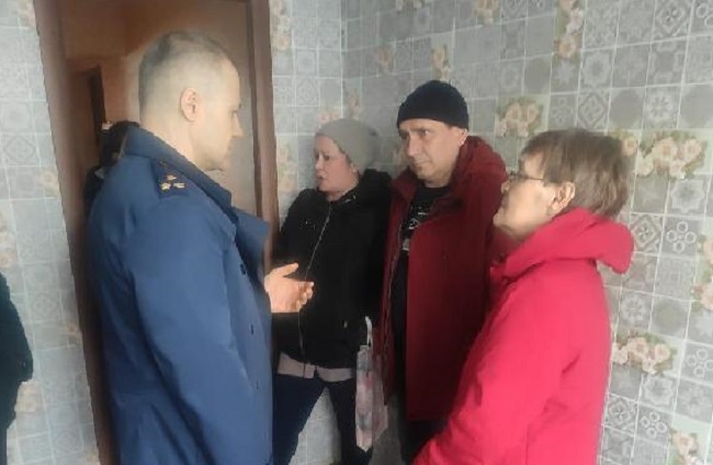 После вмешательства врио облпрокурора, матери погибшего в СВО жителя Владимирской области нашли квартиру для переселения из аварийного жилья