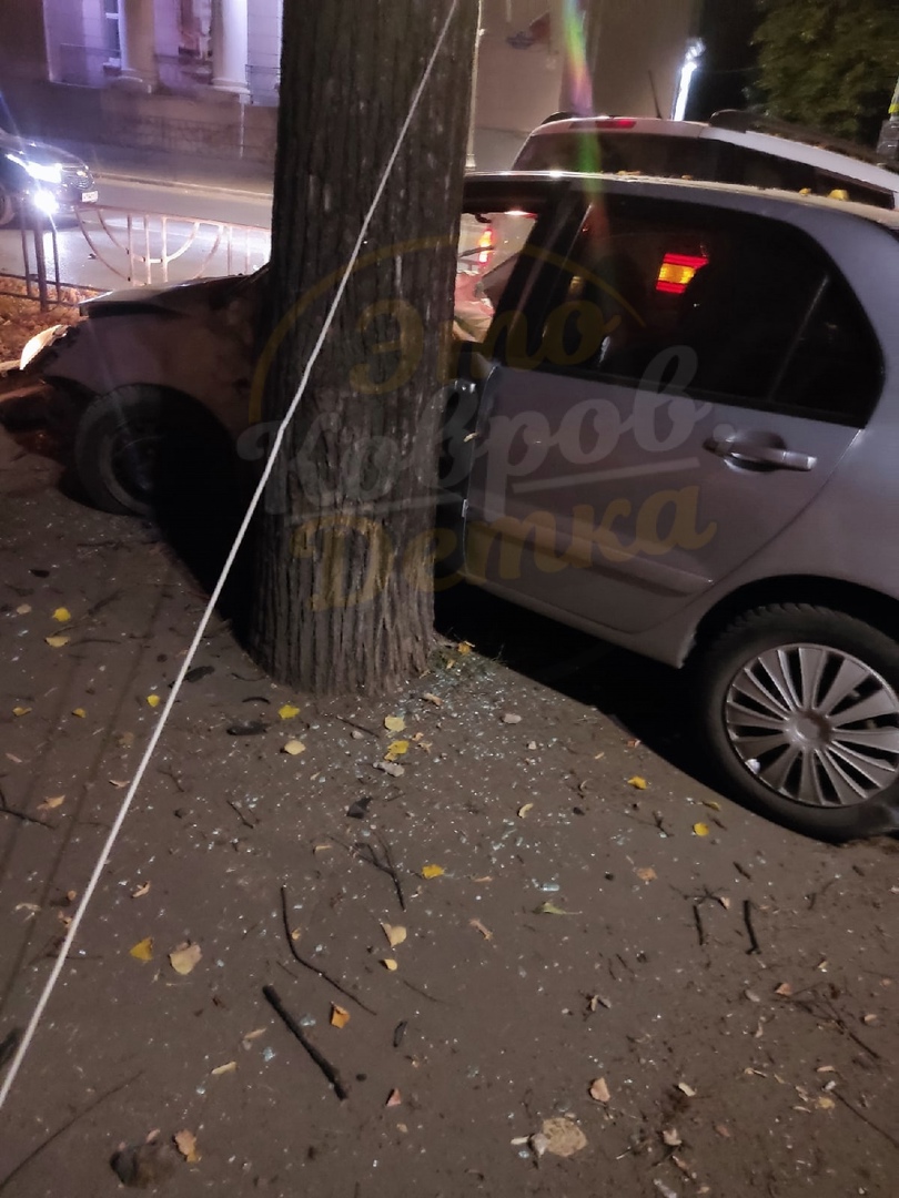 Поздним вечером во Владимирской области столкнулись два легковых автомобиля