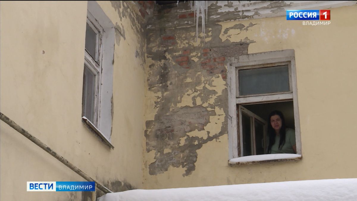 Из одного ветхого жилья в другое: жители аварийных домов Владимирской области встретились с прокурором