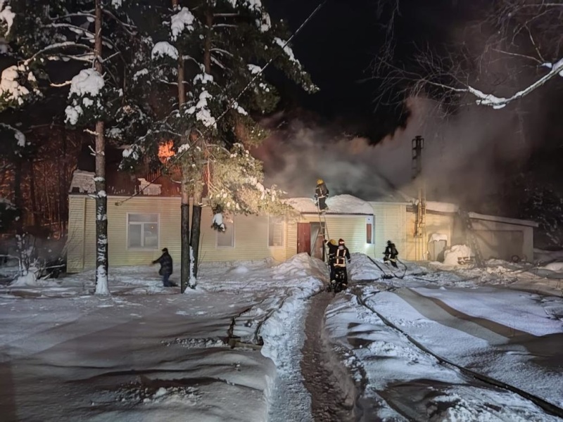 На территории аэропорта Семязино Владимирской области загорелось офисное здание