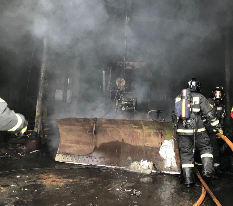 В Ковровском районе во время пожара в гараже сгорел трактор