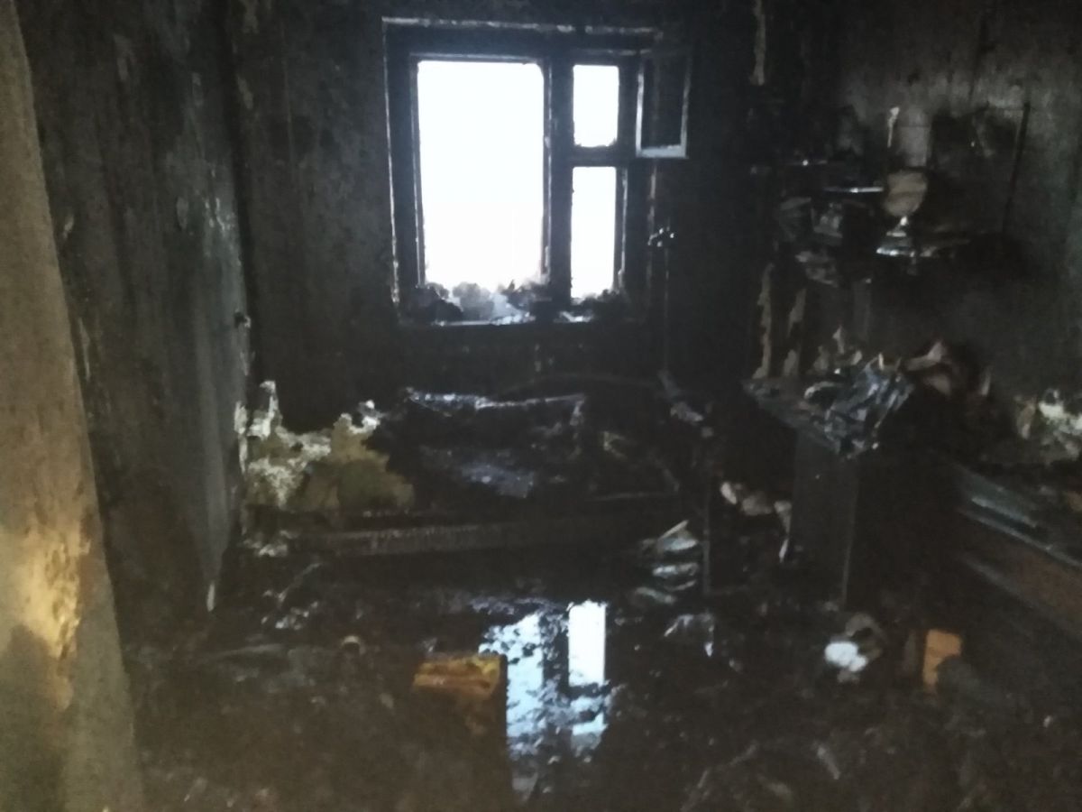 На пожаре в многоквартирном доме в Кольчугине погибла женщина