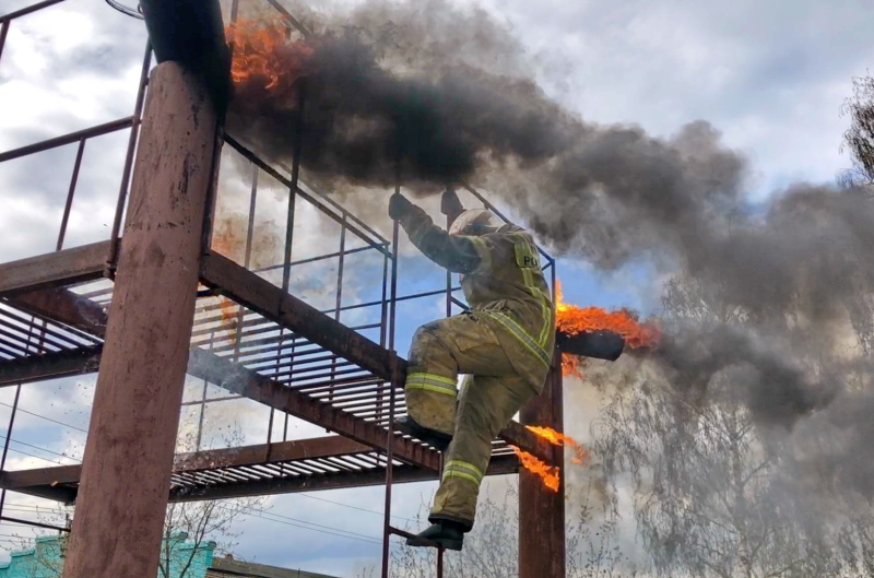 Жители Владимирской области смогли испытать себя на полосе огневой подготовки пожарных