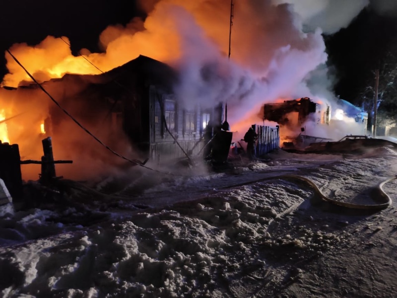 В селе Лемешки Владимирской области сгорел частный дом и баня