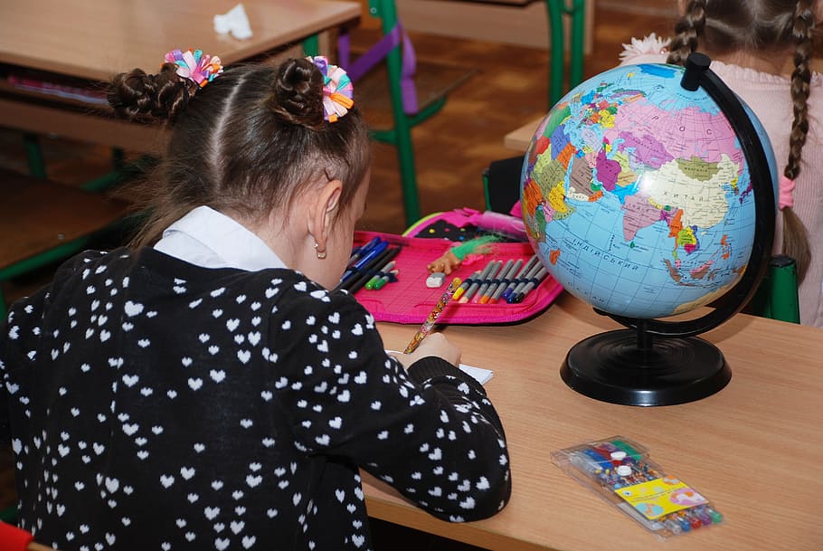 После сообщений о нападении на девочку во Владимирской области, обострился вопрос доставки детей в школу