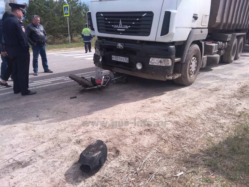 В Гусь-Хрустальном районе 14-летний подросток на мопеде врезался в грузовик
