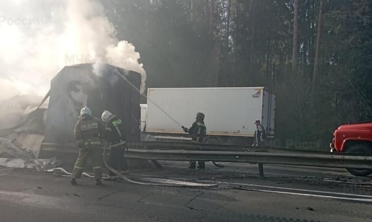 Во Владимирской области на трассе «Волга» М-7 загорелся грузовой автомобиль