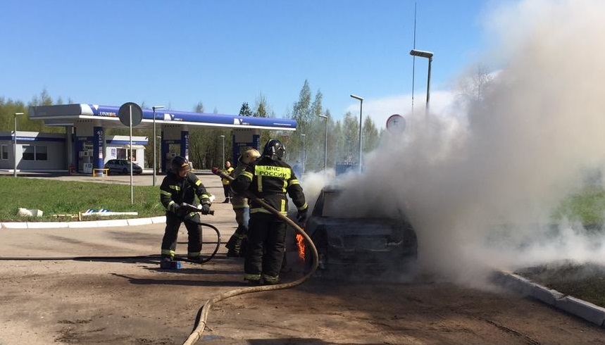 На бензоколонке в Александрове сгорел автомобиль