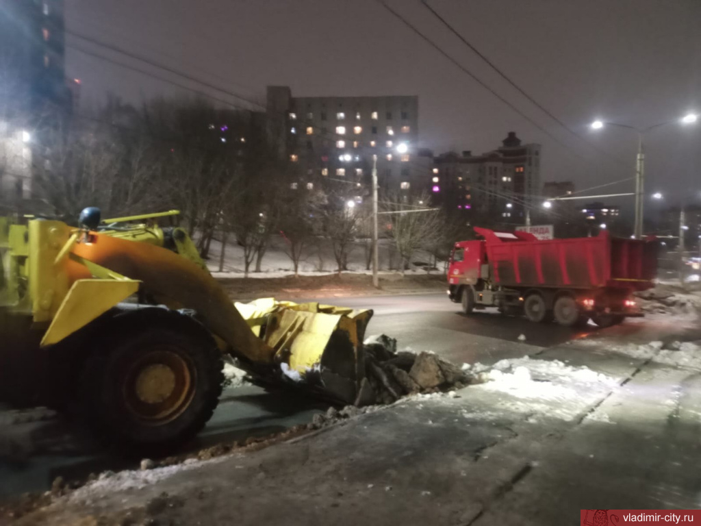 Владимирские коммунальные службы проводят уборку города круглосуточно