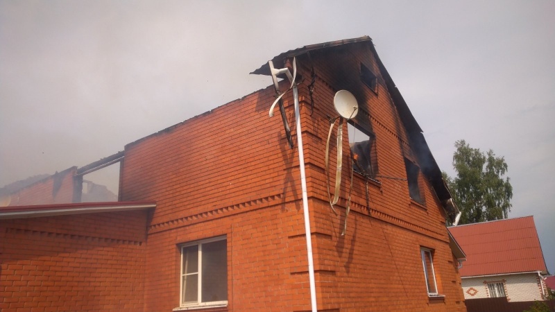 В Киржачском районе из-за удара молнии сгорел второй этаж частного дома
