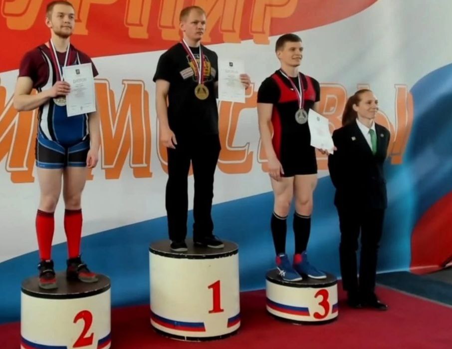 Владимирские спортсмены взяли "золото" и "бронзу" на всероссийских соревнованиях по пауэрлифтингу