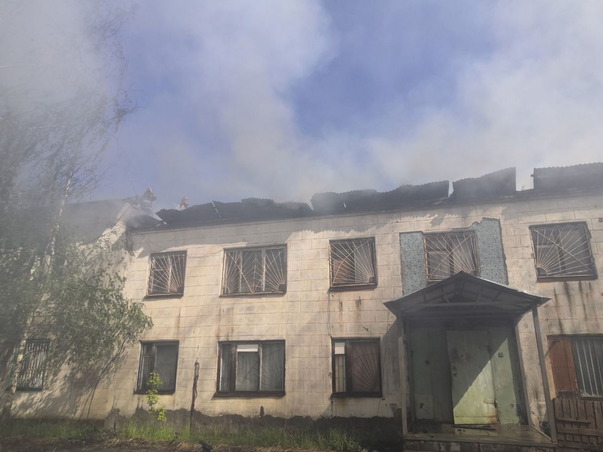 Сгорела крыша двухэтажного дома в Гусь-Хрустальном