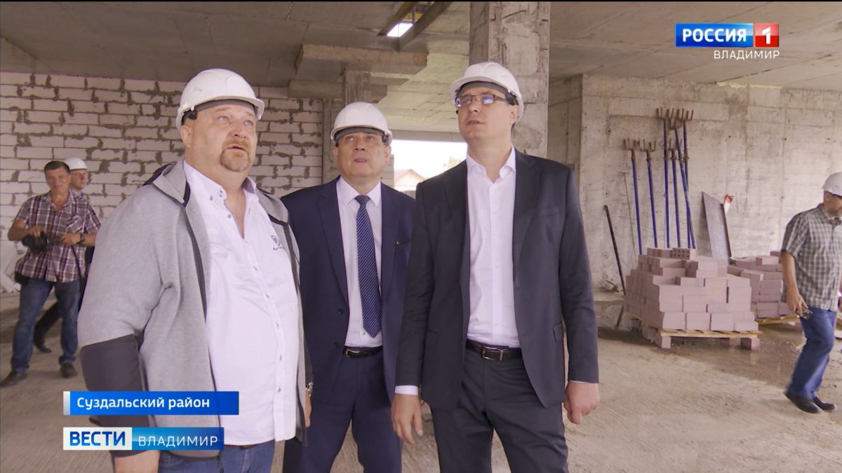 Глава региона Александр Авдеев проверил, как идет строительство новой школы в Сновицах