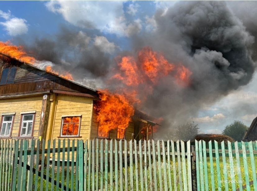 Во Владимирской области загорелись дачные дома
