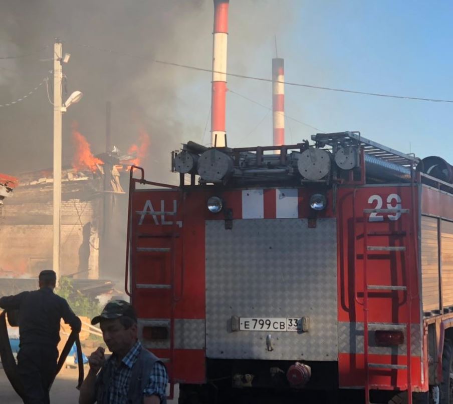 Крупный пожар на производстве бруса во Владимирской области произошел из-за взрыва газа