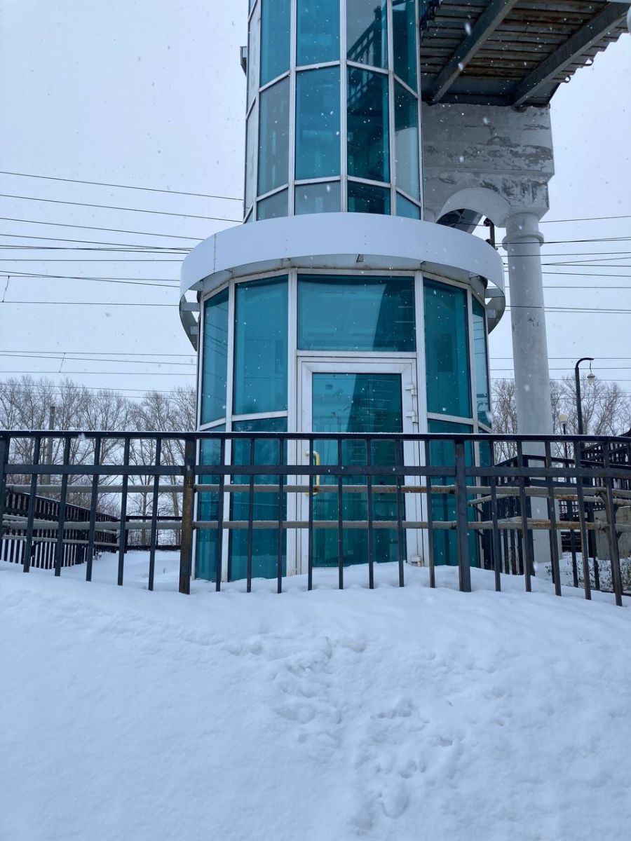Во Владимирской области снегом занесло неработающий лифт на мосту к храму Покрова на Нерли