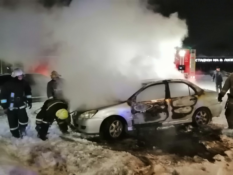 Во Владимирской области сгорели два легковых автомобиля