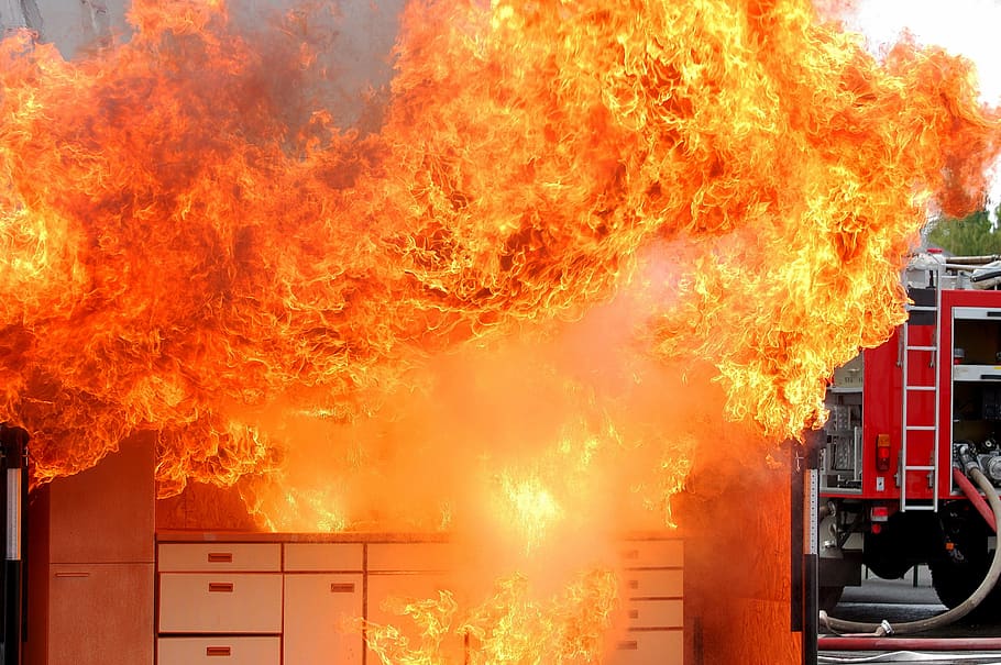 При пожаре в многоквартирном доме в Кольчугино эвакуировано 23 человека, из них 3 детей