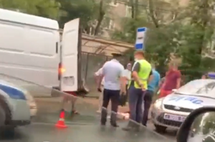 В Александрове грузовик сбил двух детей на переходе: есть жертва