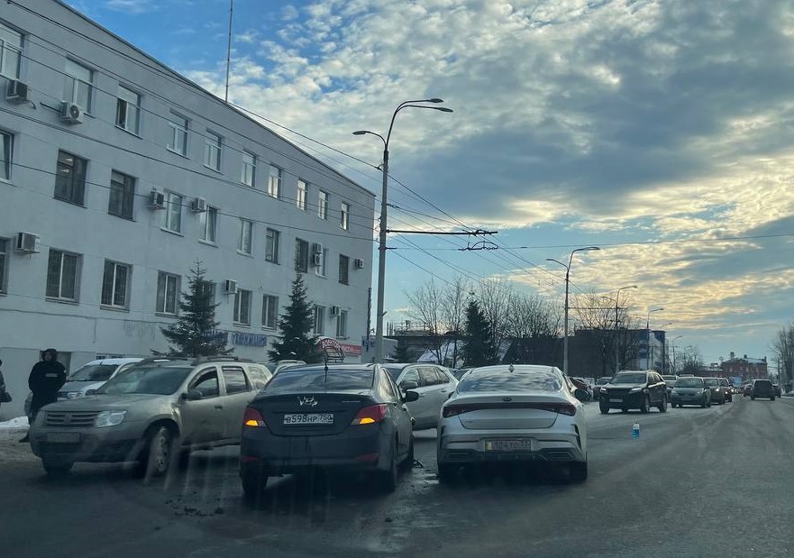 Во Владимире два ДТП спровоцировали пробку на дороге в Доброе