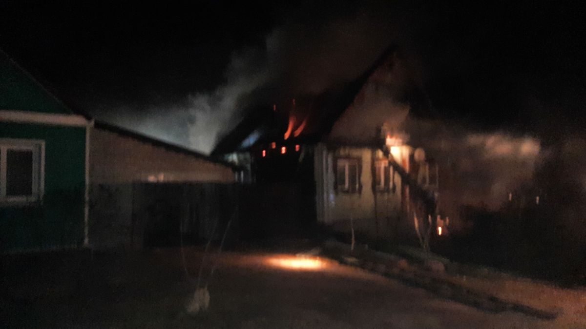 В Судогде сгорел автомобиль и частный жилой дом