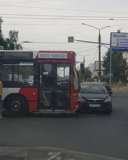 Во Владимире в аварию попал городской автобус