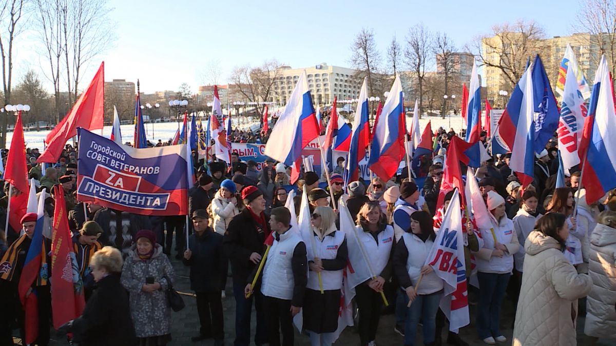 Во владимирском сквере "Патриот" состоялся концерт-митинг в честь Дня Воссоединения Крыма с Россией