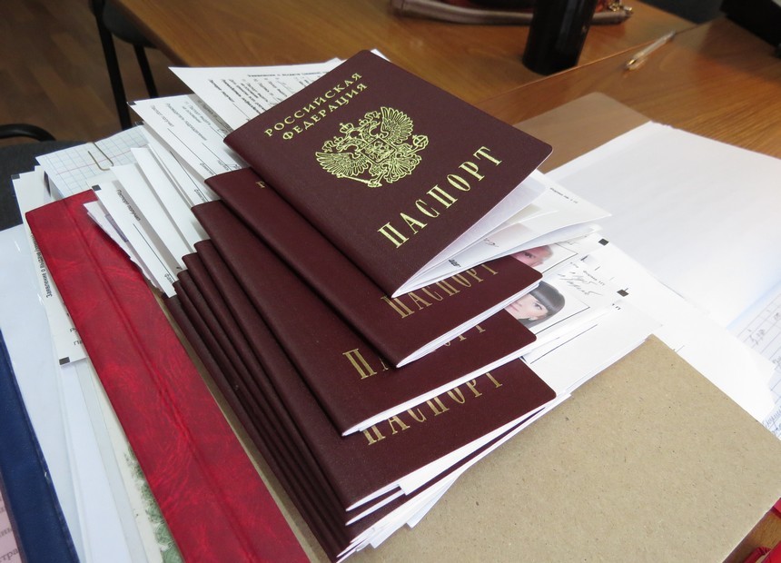 В российских паспортах отменили отметки о браке и детях