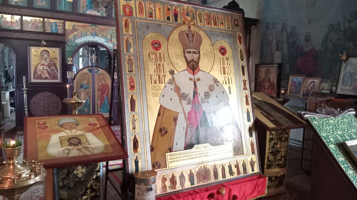 В Свято-Троицком храме во Владимире гостила выносная икона во имя царя-мученика Николая Второго