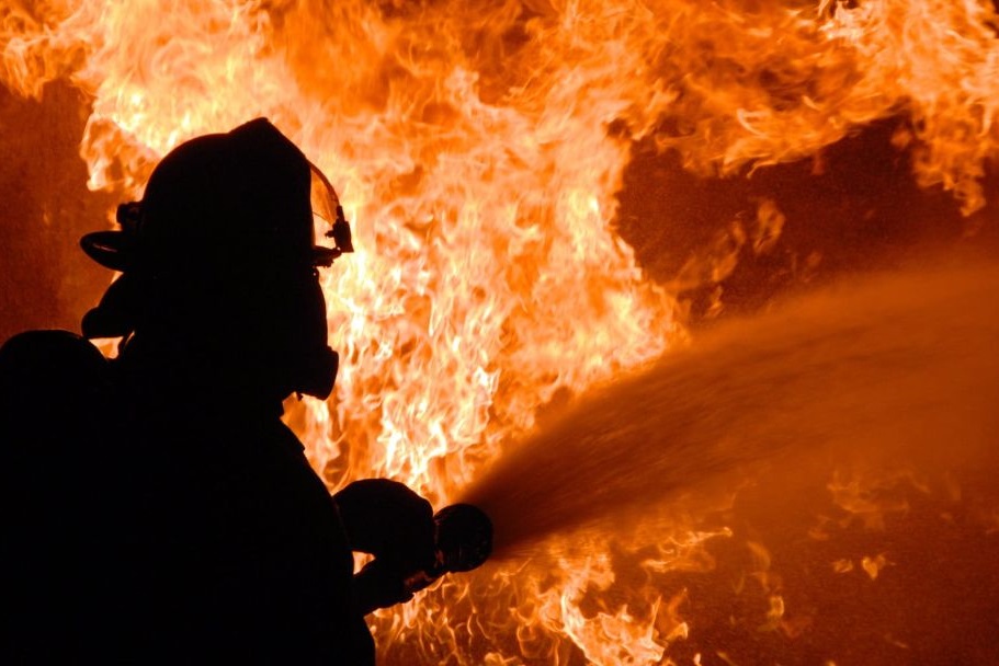 В городе Александрове из-за пожара в многоквартирном доме были эвакуированы 20 человек, в том числе 2 ребенка