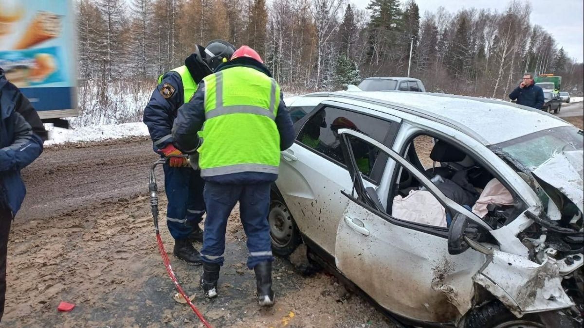 Автомобиль с владимирскими номерами попал в страшное ДТП под городом Иваново