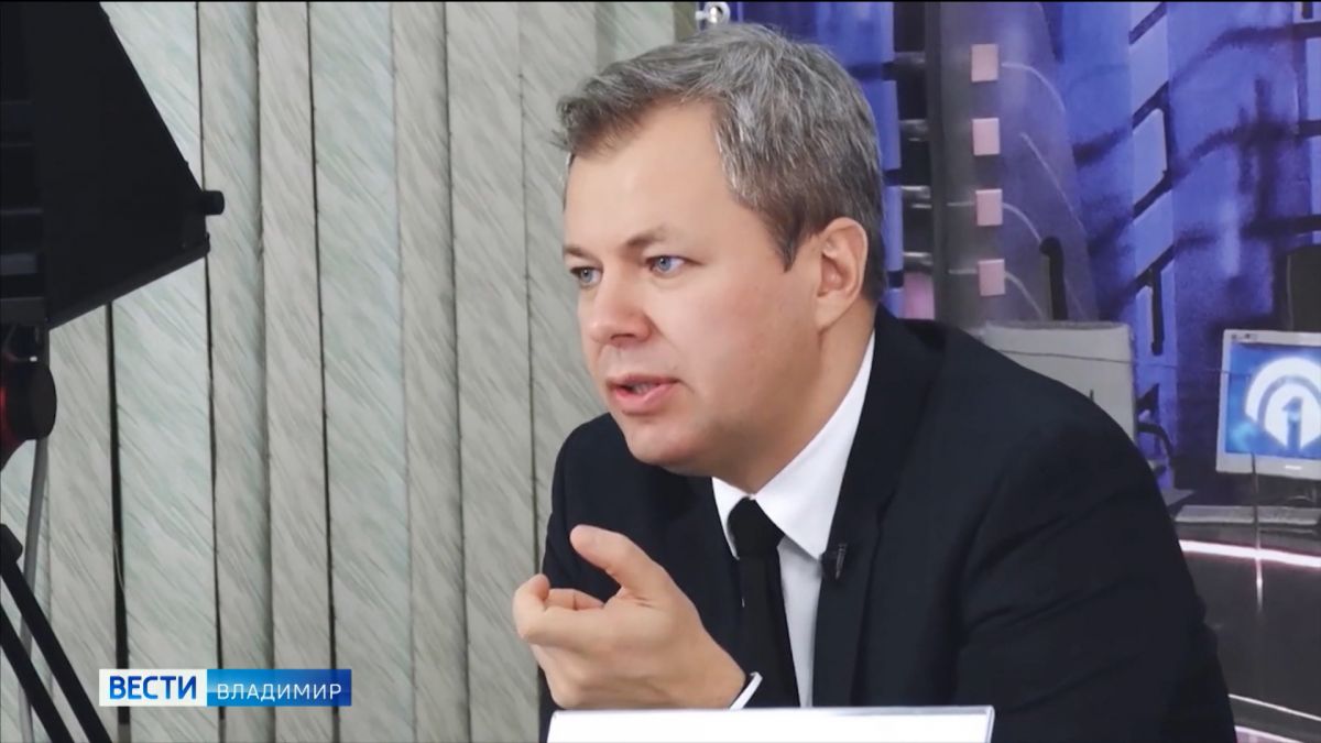 Модератором экономического форума во Владивостоке стал Илья Доронов, работавший на ГТРК "Владимир"