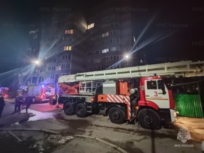 Из горящей многоэтажки во Владимире эвакуировали 23 взрослых и 12 детей