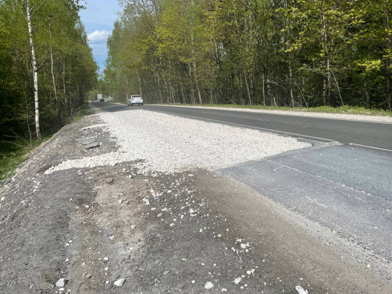 Отремонтированная год назад дорога в районе Струнино разбита тяжелыми фурами
