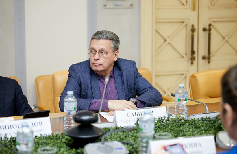 Рифат Сабитов принял участие в работе круглого стола Общественной палаты РФ, посвященного обсуждению кадровых проблем ИТ-отрасли