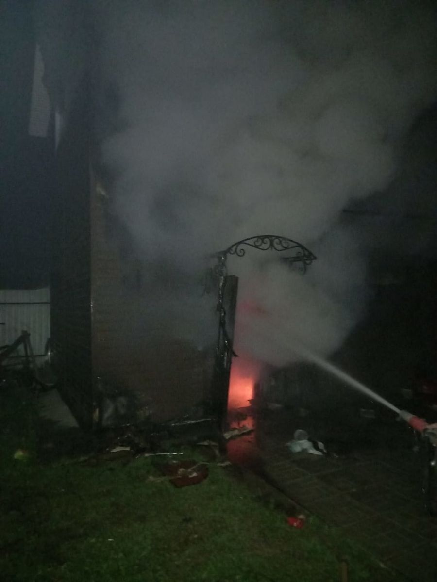 Неравнодушный сосед спас из горящего в Киржачском районе гаража мужчину 