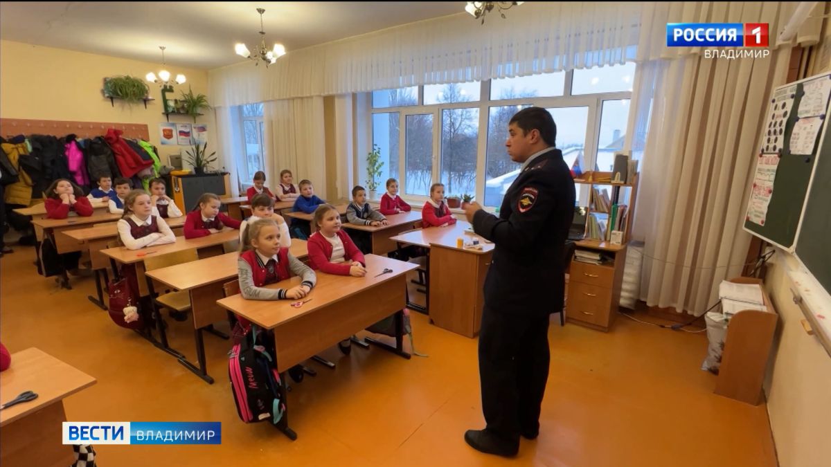 Владимирские полицейские провели мастер-класс для школьников по изготовлению фликеров