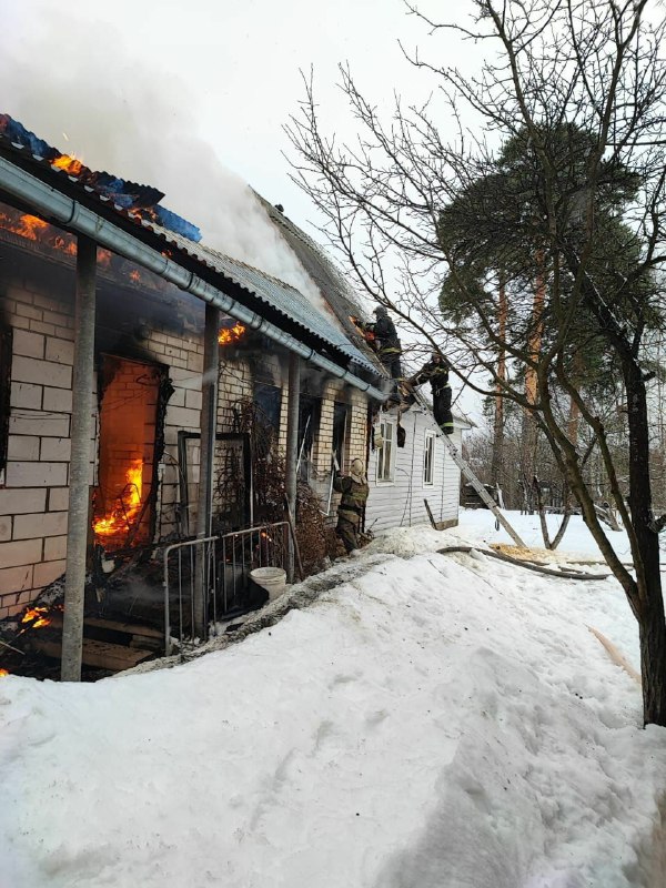 Пожарные отстояли от огня жилой дом во Владимирской области