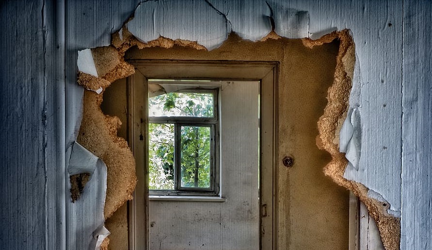 Прокурор требует расселить очередной аварийный дом в городе Коврове