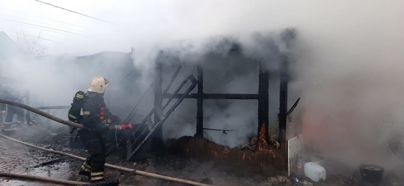 Сотрудники МЧС ликвидировали крупный пожар в областном центре
