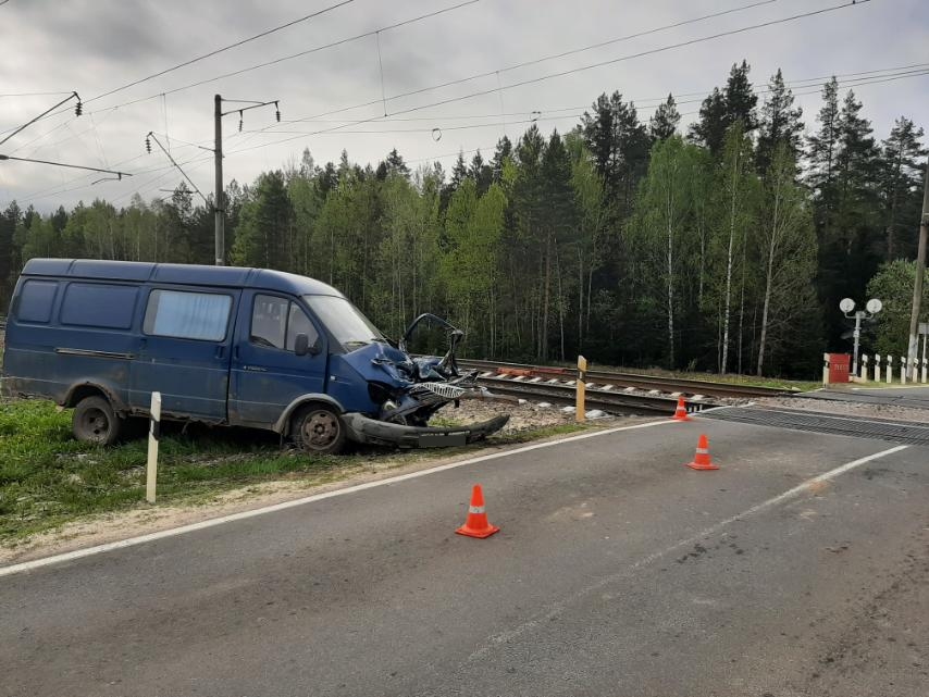 Появились подробности столкновения поезда и микроавтобуса во Владимирской области