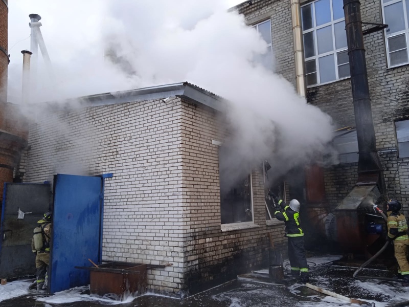 В Гусь-Хрустальном выгорело производственное здание