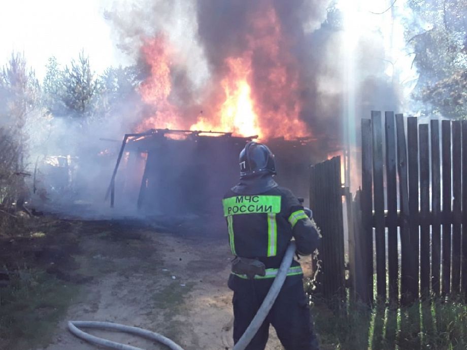 В Петушинском районе из-за позднего вызова пожарных сгорел дом