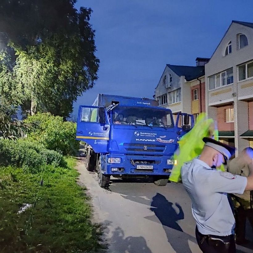 Под колесами мусоровоза во Владимире погибла пожилая женщина