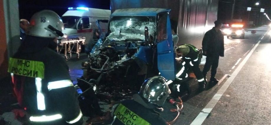 В результате аварии на М7 во Владимирской области спасателям пришлось деблокировать водителя