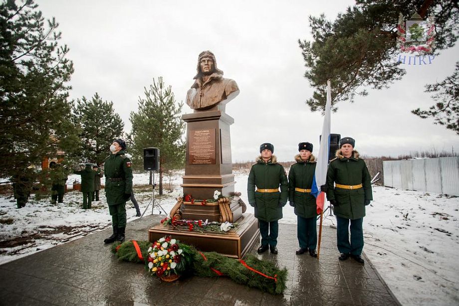 В преддверии 80-летия битвы за Москву в Ковровском районе установили мемориал лётчику Михаилу Водопьянову